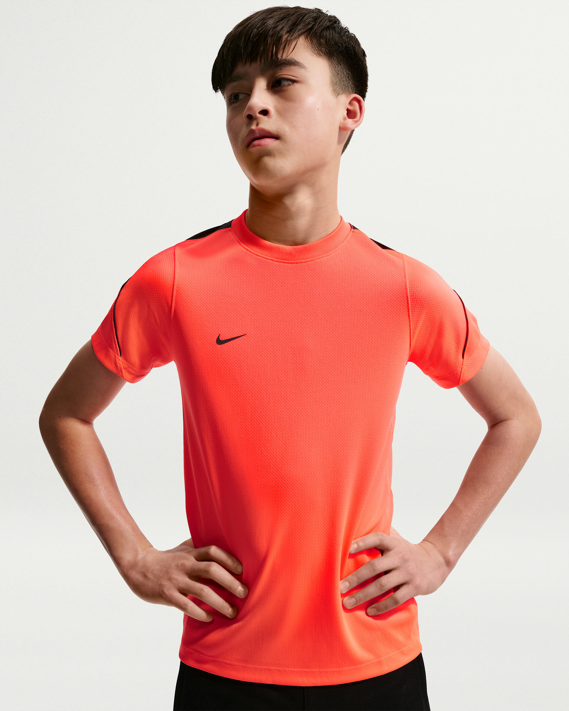 Nike Strike Older Kids' Dri-FIT Football Short-Sleeve Top. Nike IL